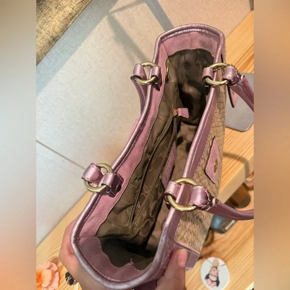 Vintage Coach #4419 straw tote bag with metallic pink leather and suede trim.🎀✨ - Picture 9 of 9